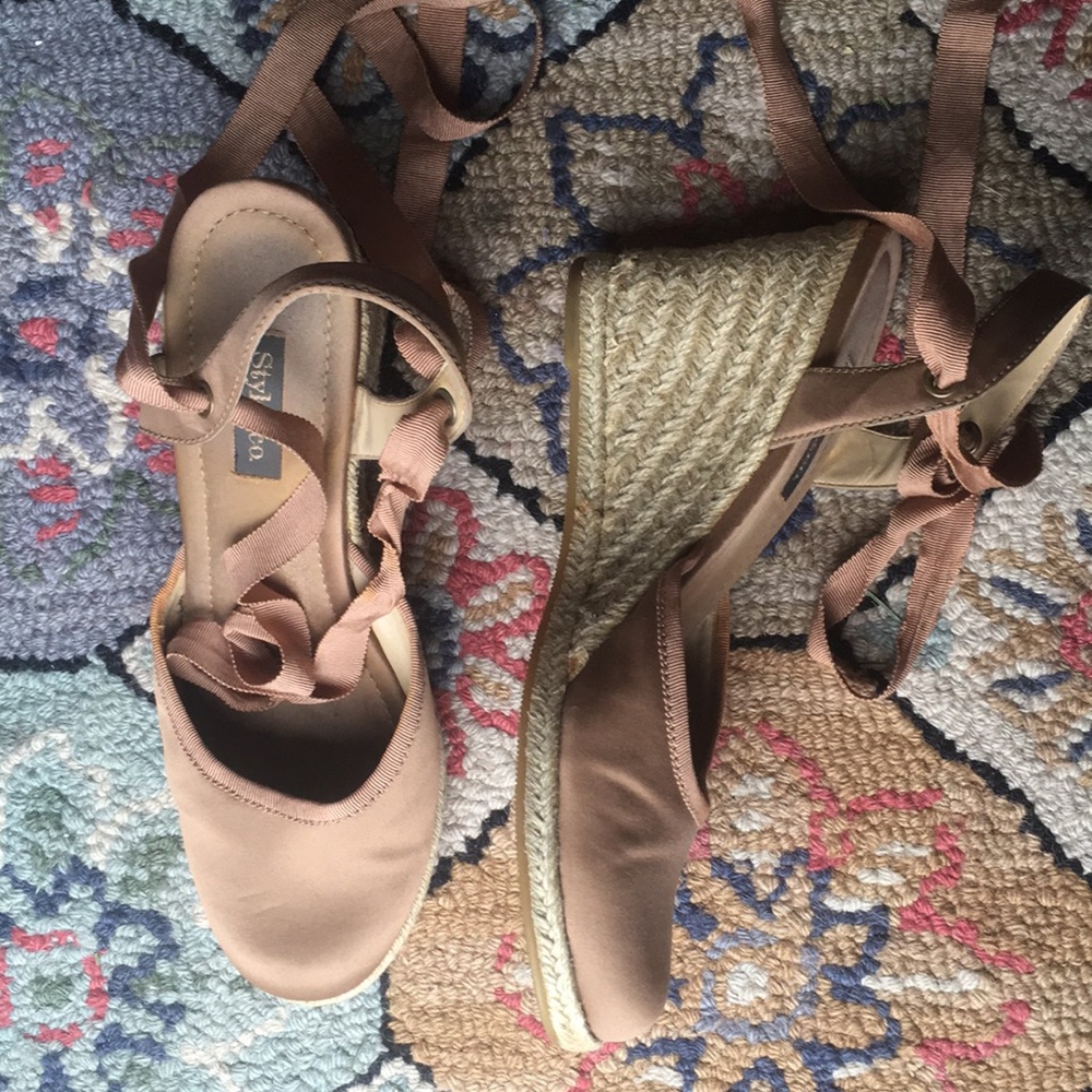 🌿LAST CHANCE!🌿 tan espadrilles size 7.5